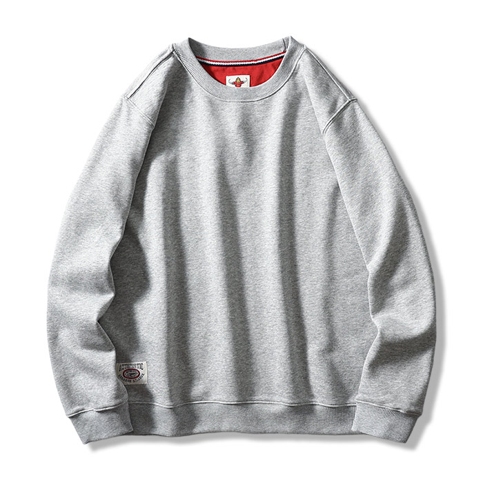 裾にシンプルなタグ付き　無地クルーネックスウェット-oakln