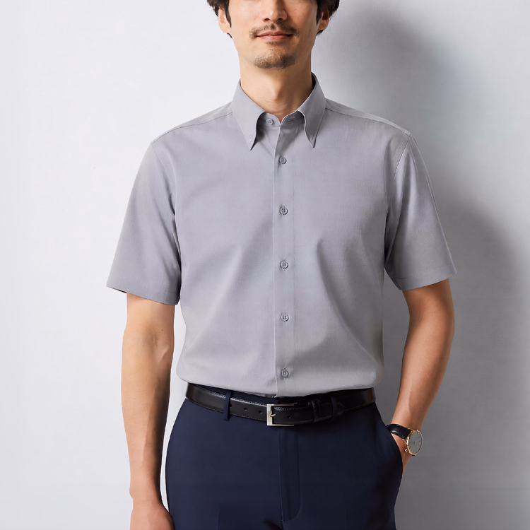 無地にさりげない表情を｜メンズ 細かな織り柄ウィンザーカラー半袖シャツ