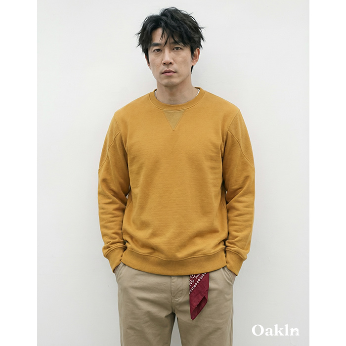 クラシックなVガゼット付き　無地スウェット