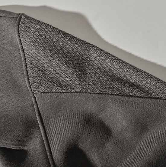 クラシックなVガゼット付き　無地スウェット-oakln