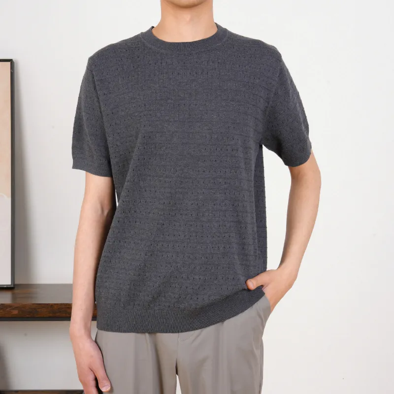 接触冷感透かし編みニットTシャツ  全体に通気孔がある  型崩れしにくい