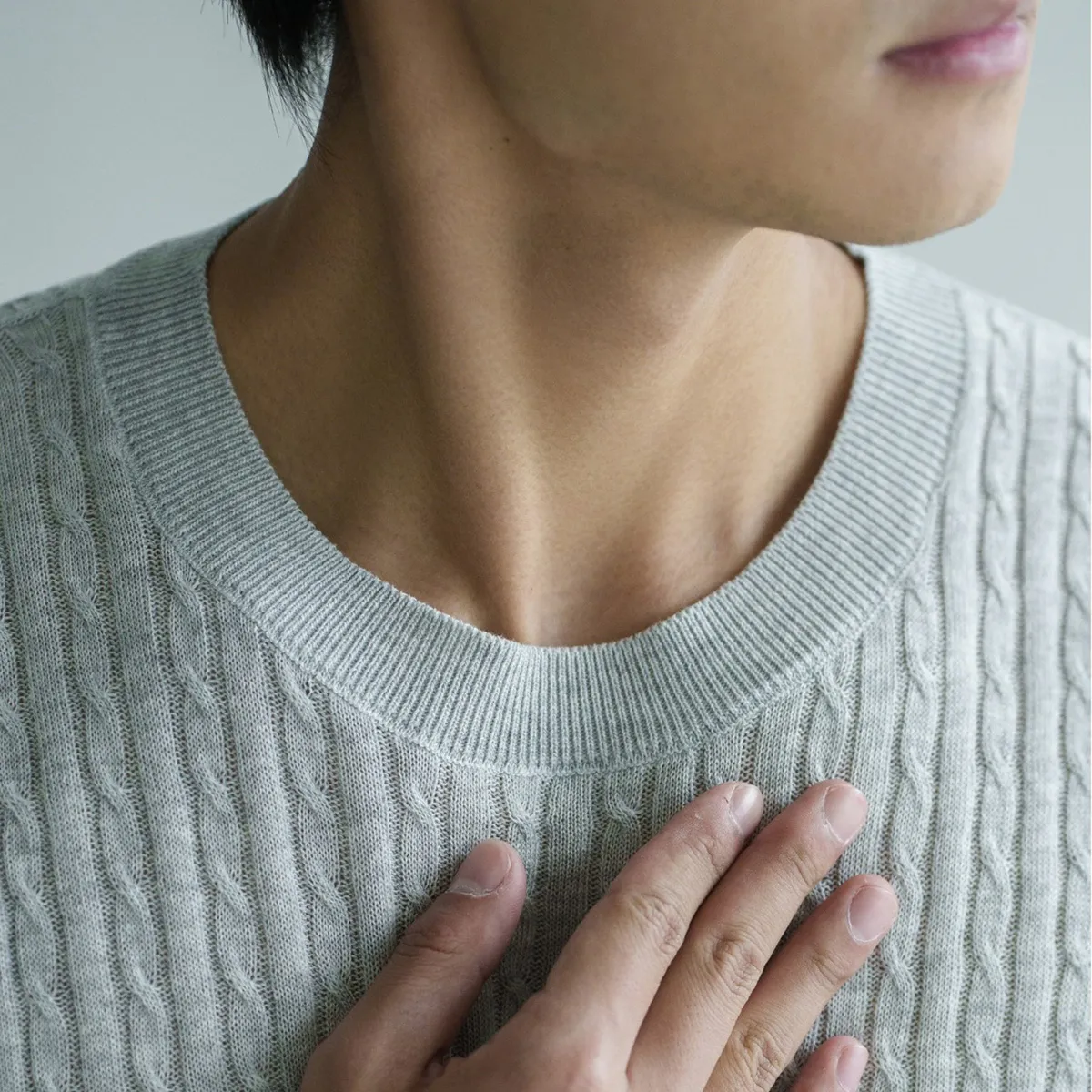 接触冷感ケーブル編み  ハリのある生地きちんと感のある半袖ニット