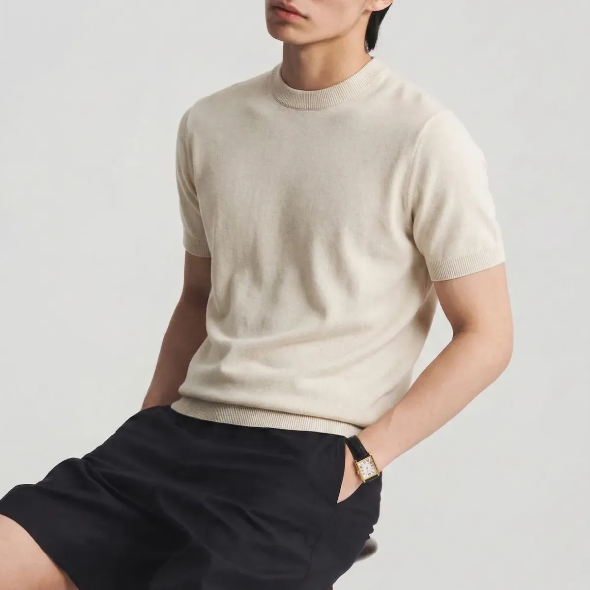 夏の軽やかシリーズ お腹まわりを自然にカバーする なめらか半袖ニットTシャツ多色展開