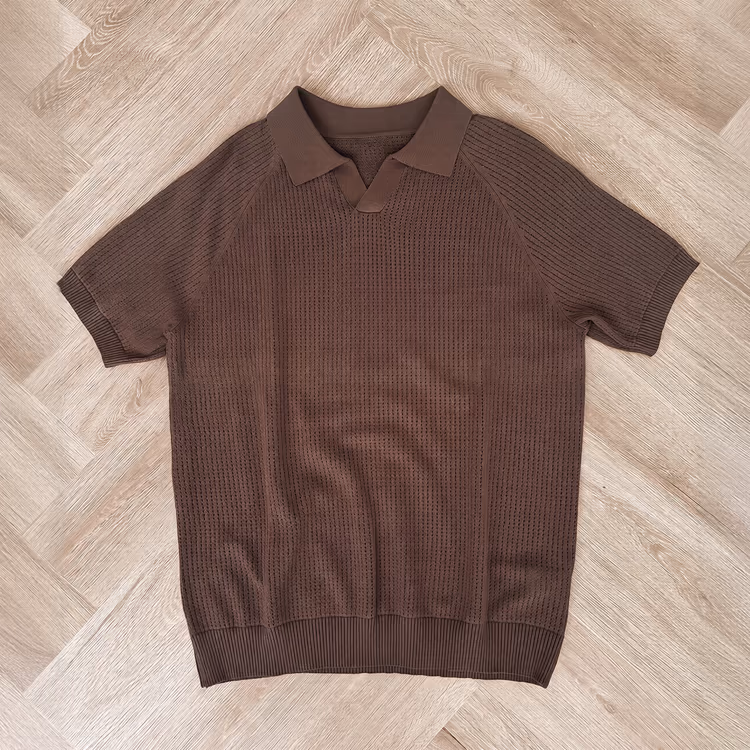 型崩れしにくい 　スキッパーカラー透かし編みニットTシャツ　一枚でも品よく決まる