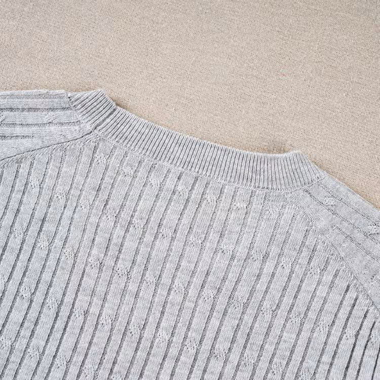 立体的なケーブル編み  ラグランスリーブのさらっと快適なニットTシャツ  洗濯機洗い可  お腹まわりを自然にカバー