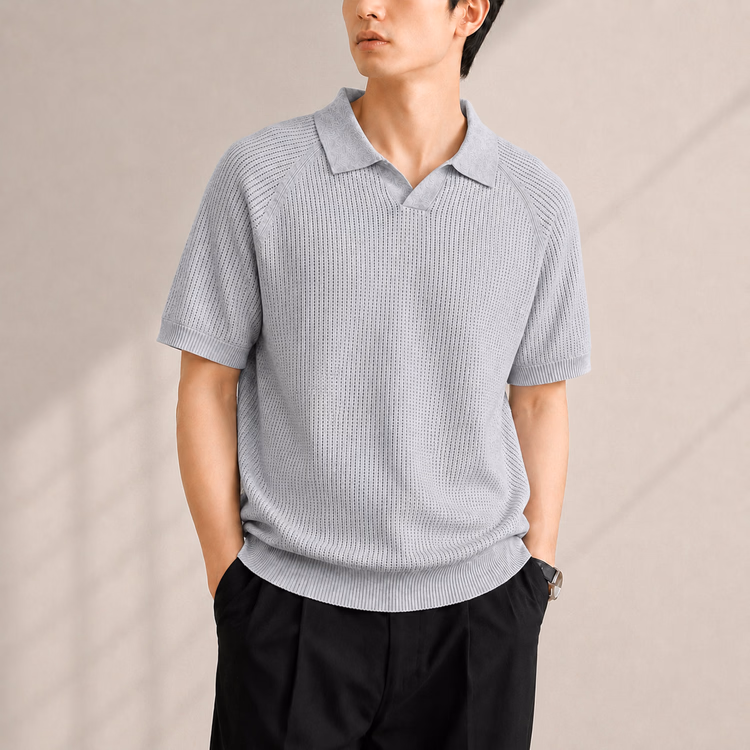 型崩れしにくい 　スキッパーカラー透かし編みニットTシャツ　一枚でも品よく決まる
