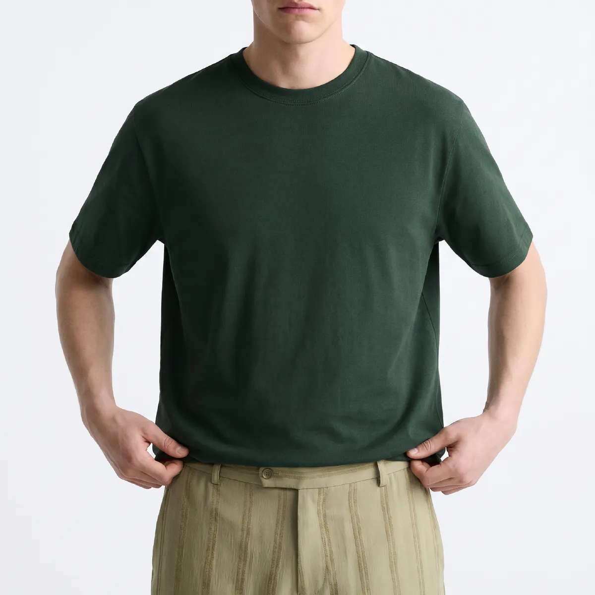 接触冷感高機能Tシャツ　抗菌防臭で一日中クリーン、すっきりとした大人の一枚
