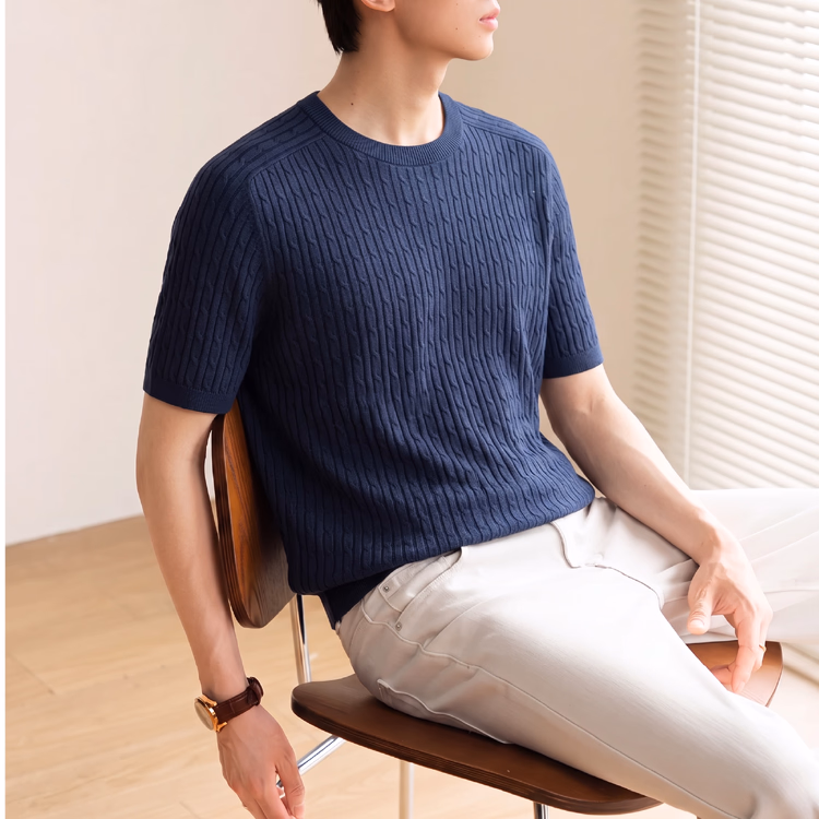 立体的なケーブル編み  ラグランスリーブのさらっと快適なニットTシャツ  洗濯機洗い可  お腹まわりを自然にカバー