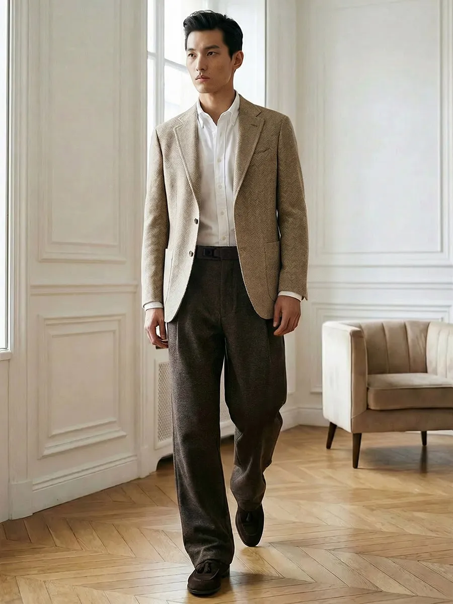 脚のラインを拾わず、まっすぐに。体型カバーを叶えるワイドストレートシルエット。