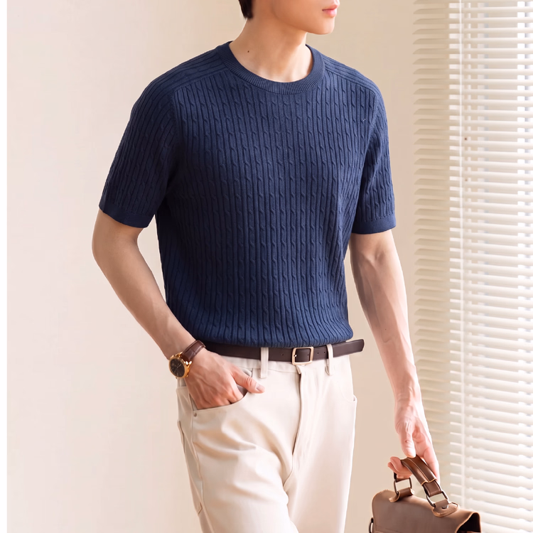 立体的なケーブル編み  ラグランスリーブのさらっと快適なニットTシャツ  洗濯機洗い可  お腹まわりを自然にカバー