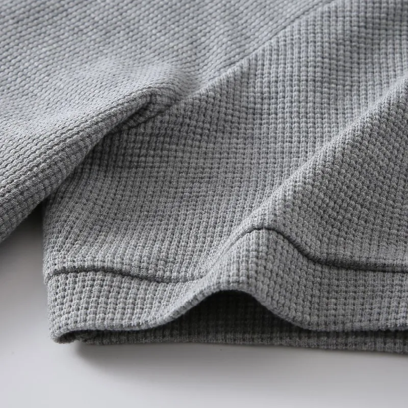 立体的なワッフル編みヘンリーネック　ハリ感のある通気性抜群Tシャツ