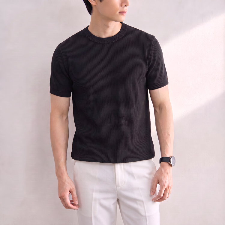 接触冷感＆なめらかな落ち感のあるニットTシャツ  肌にまとわりつきにくく、すっきりとした着姿をキープ