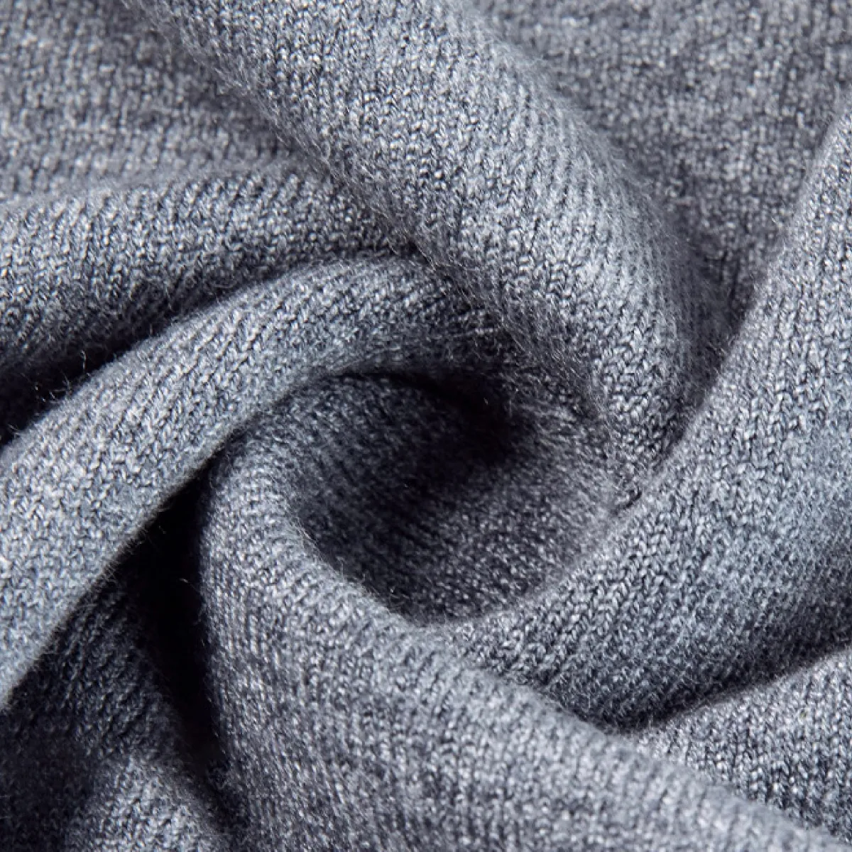 多色展開 なめらかな素材感 お腹まわりをカバーするニット半袖