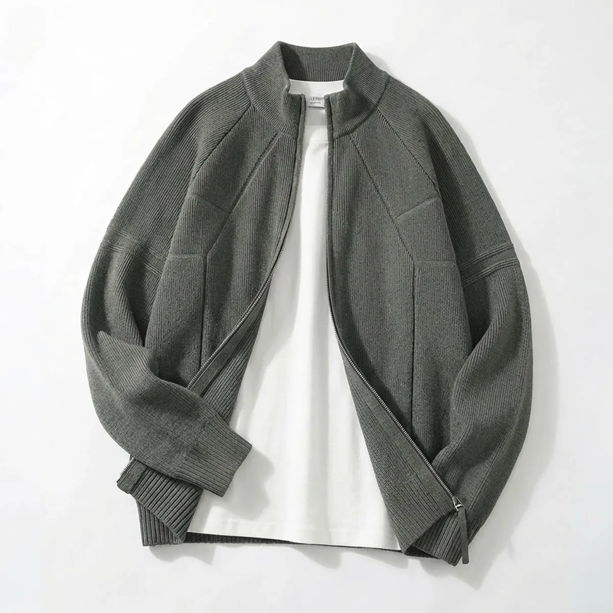 ダブルジップドライバーズニット：リブ編みのスタンドカラー、インナーにもアウターにも使える2WAY仕様、水洗い対応で3シーズン活躍