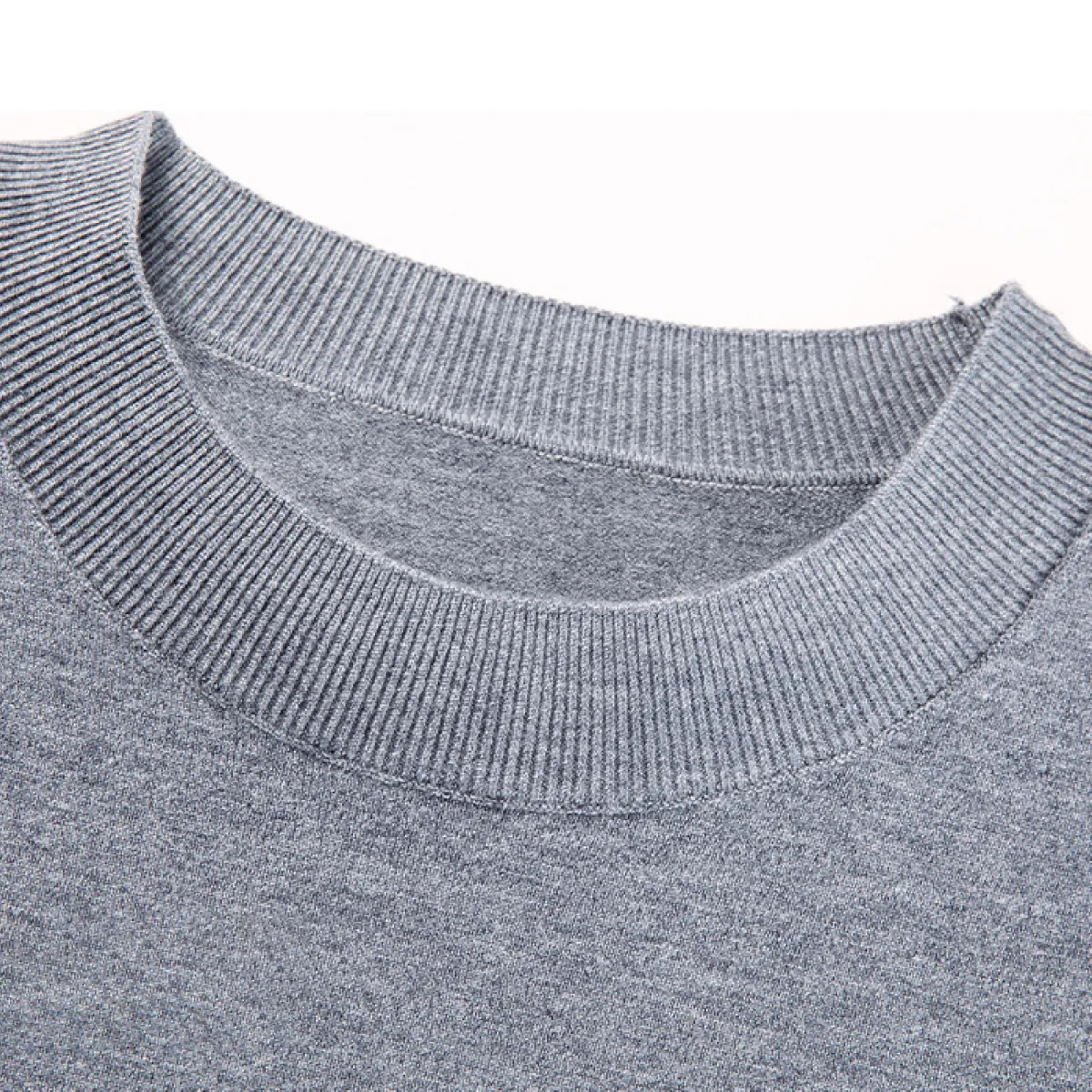 多色展開 なめらかな素材感 お腹まわりをカバーするニット半袖