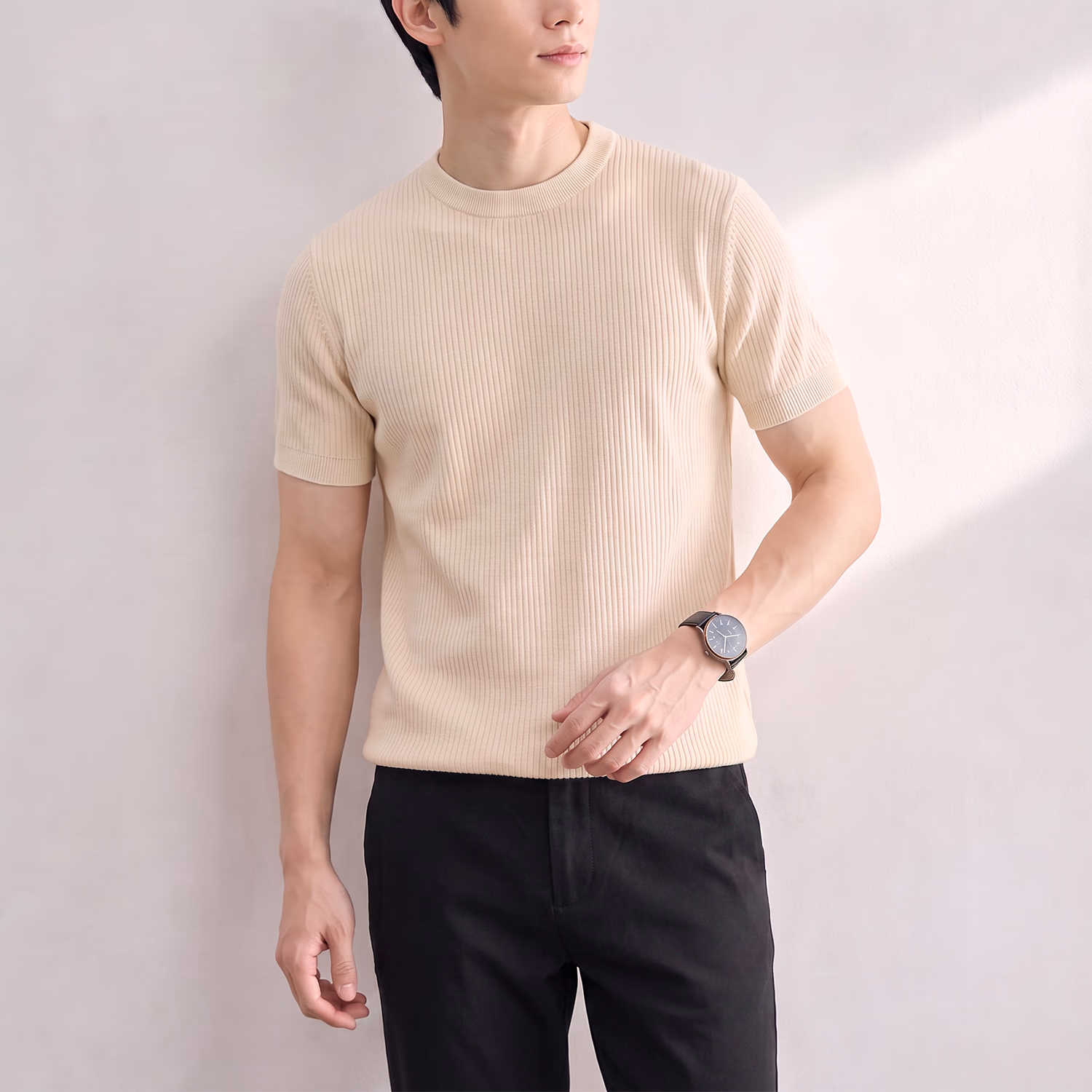 接触冷感＆なめらかな落ち感のあるニットTシャツ  肌にまとわりつきにくく、すっきりとした着姿をキープ