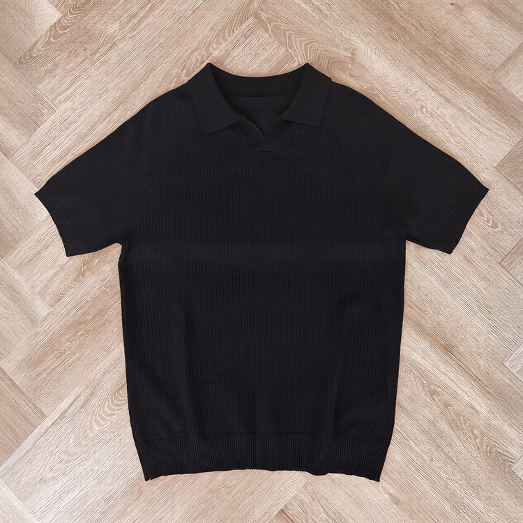型崩れしにくい 　スキッパーカラー透かし編みニットTシャツ　一枚でも品よく決まる