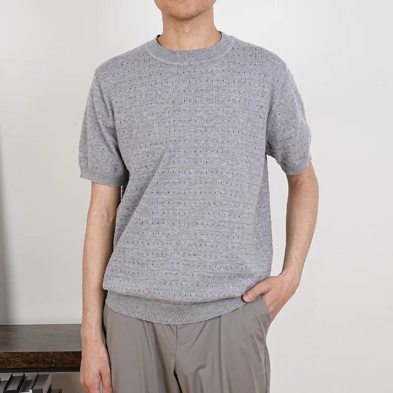 接触冷感透かし編みニットTシャツ  全体に通気孔がある  型崩れしにくい