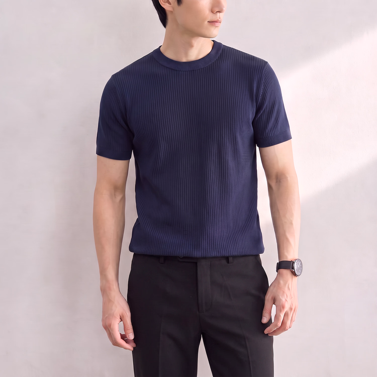 接触冷感＆なめらかな落ち感のあるニットTシャツ  肌にまとわりつきにくく、すっきりとした着姿をキープ