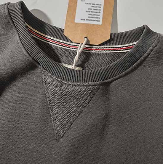 クラシックなVガゼット付き　無地スウェット-oakln