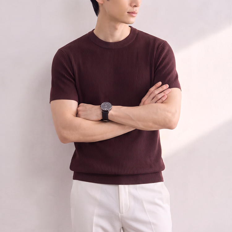 接触冷感＆なめらかな落ち感のあるニットTシャツ  肌にまとわりつきにくく、すっきりとした着姿をキープ