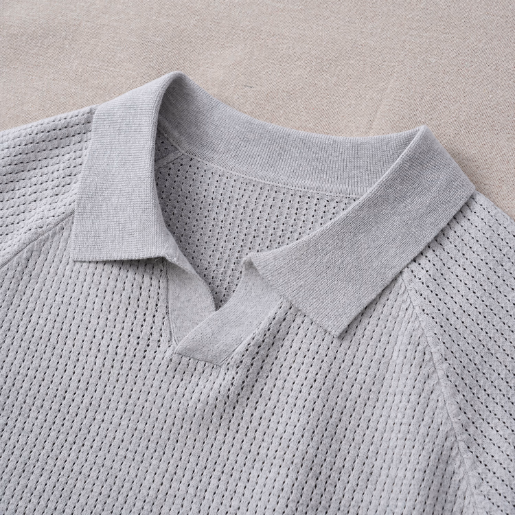 型崩れしにくい 　スキッパーカラー透かし編みニットTシャツ　一枚でも品よく決まる