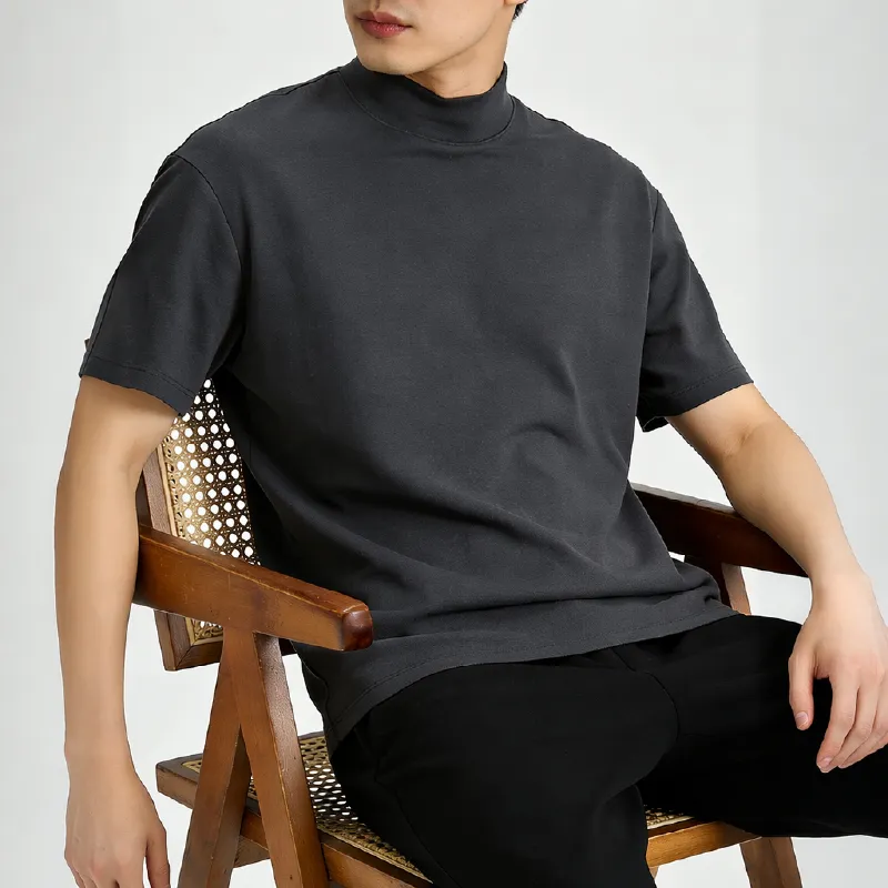 ひんやりとした着心地  ハリ感のあるシルエット  一枚でも透けにくいモックネックTシャツ