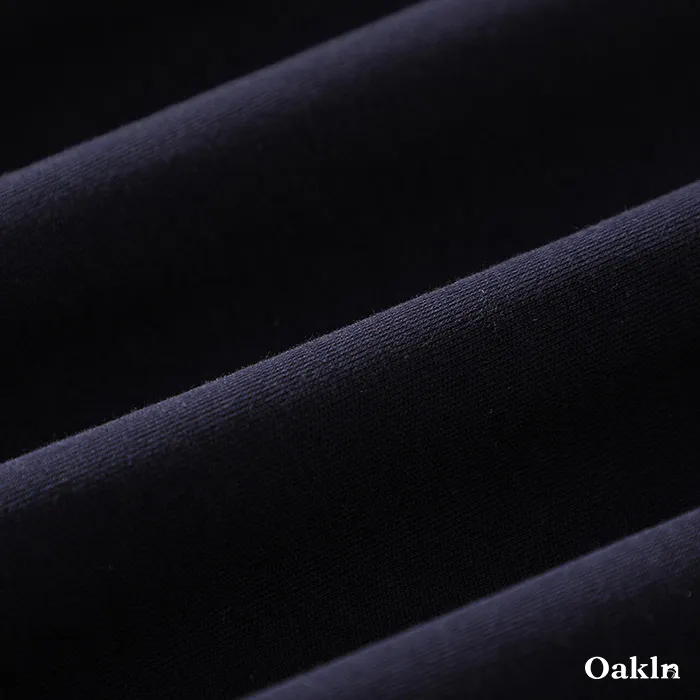 レイヤードに欠かせないベーシックタイプ　無地長袖Tシャツ