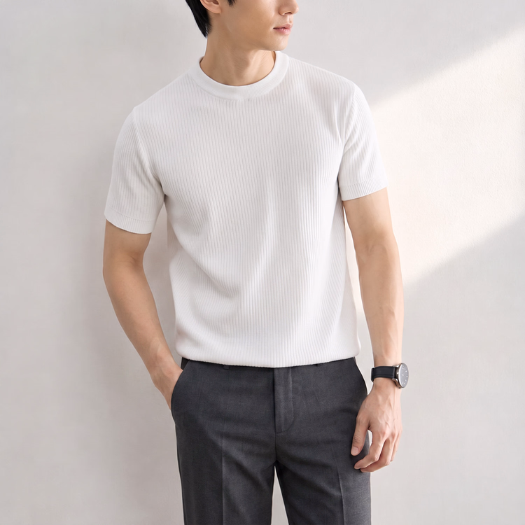 接触冷感＆なめらかな落ち感のあるニットTシャツ  肌にまとわりつきにくく、すっきりとした着姿をキープ