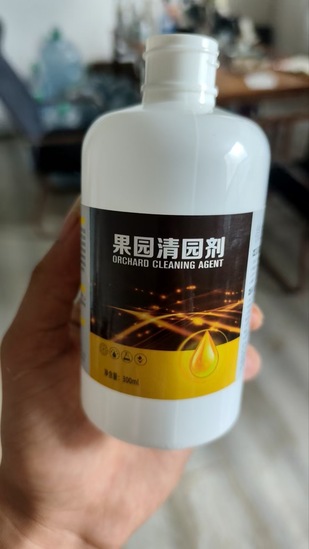 A bottle diluted with 1000 jin of water: Plant and fruit tree orchard cleaning agent.