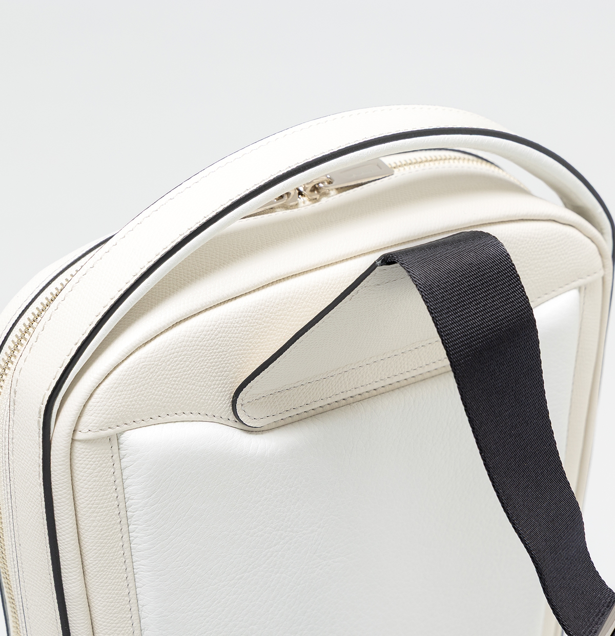 ザ スリング メイン収納 前面側のポケット 