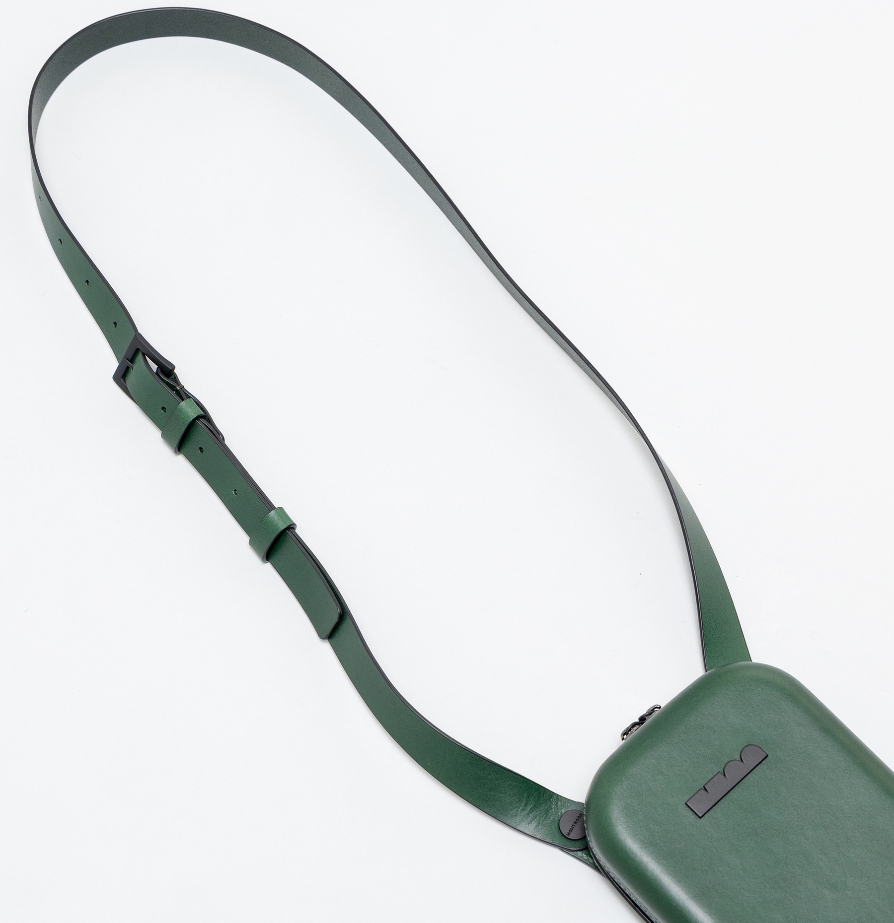 トラベルポーチ 革の裏面