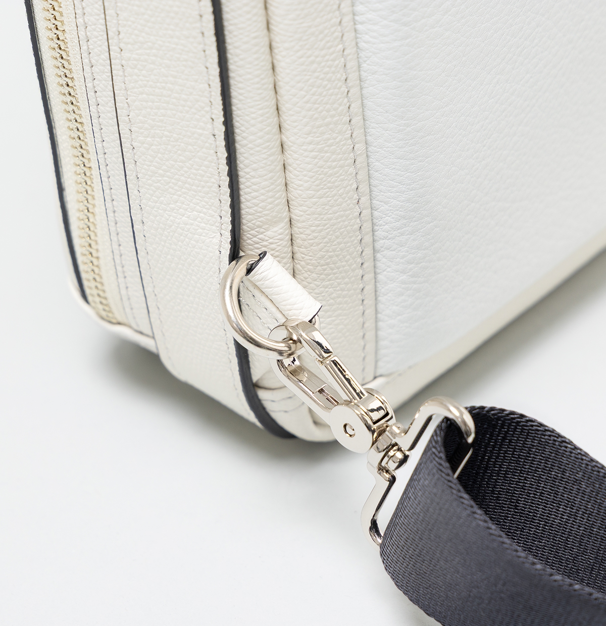 スリングバッグ