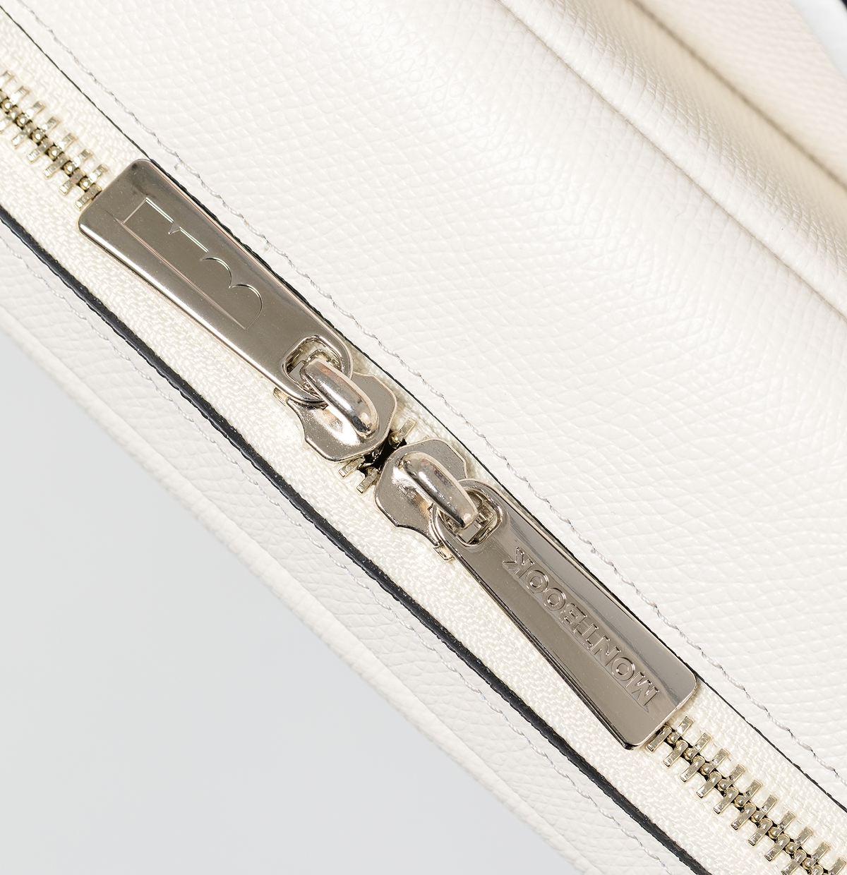 スリングバッグ