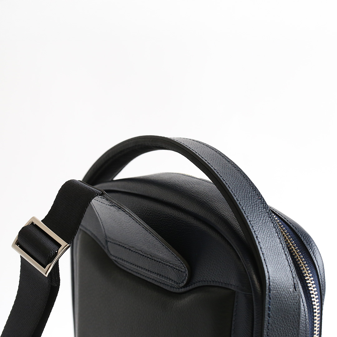 ザ スリング メイン収納 前面側のポケット 