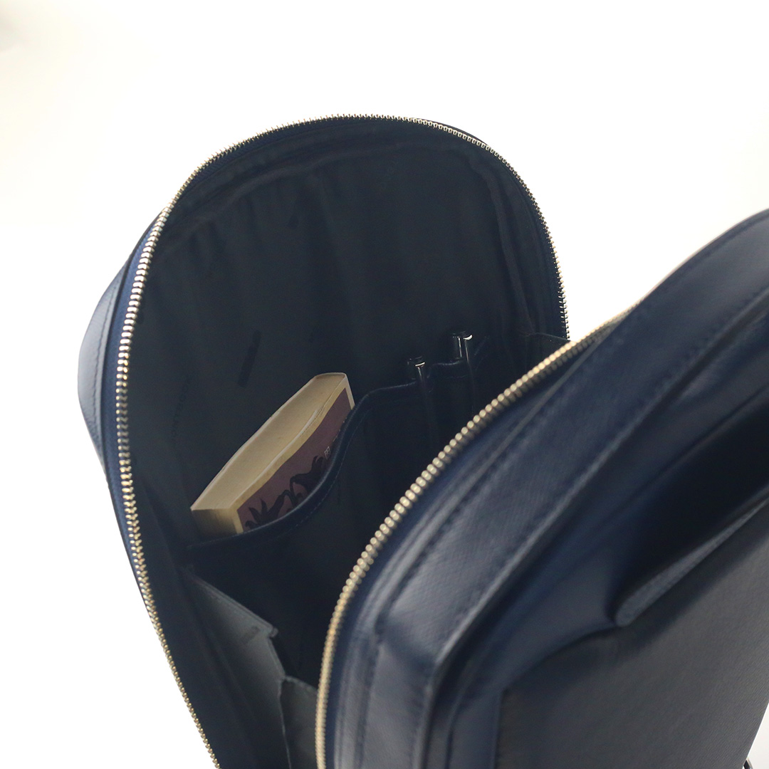 ザ スリング メイン収納 前面側のポケット 