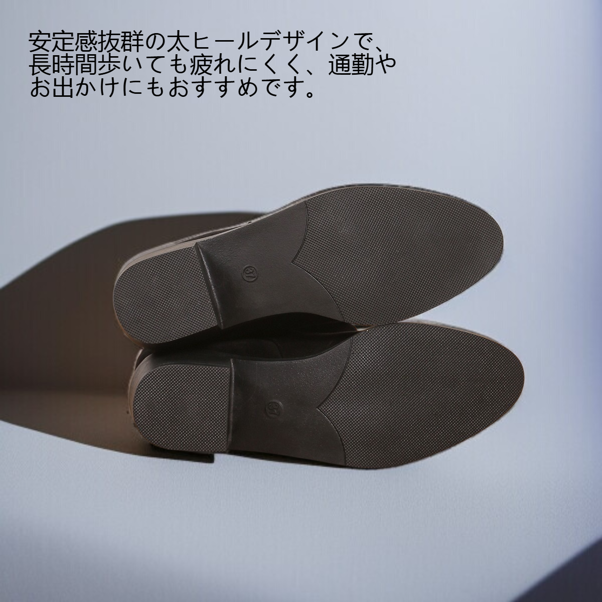 レディーススエードのゆったりとした太ヒールのショートブーツ