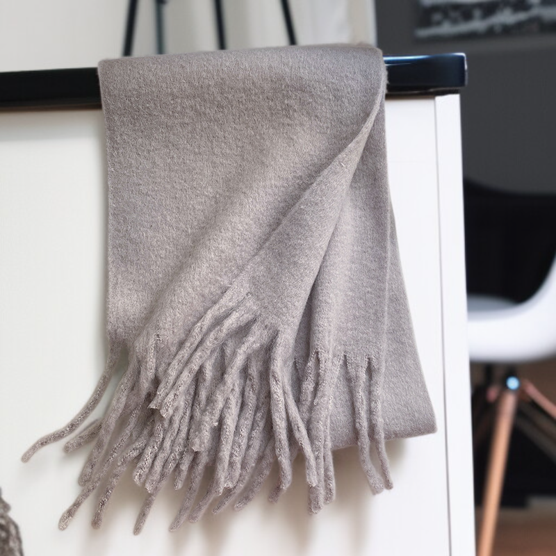 冬のモノクロの豪華な厚手の快適なスタイルの暖かいスカーフ