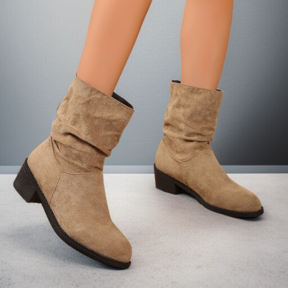 レディーススエードのゆったりとした太ヒールのショートブーツ