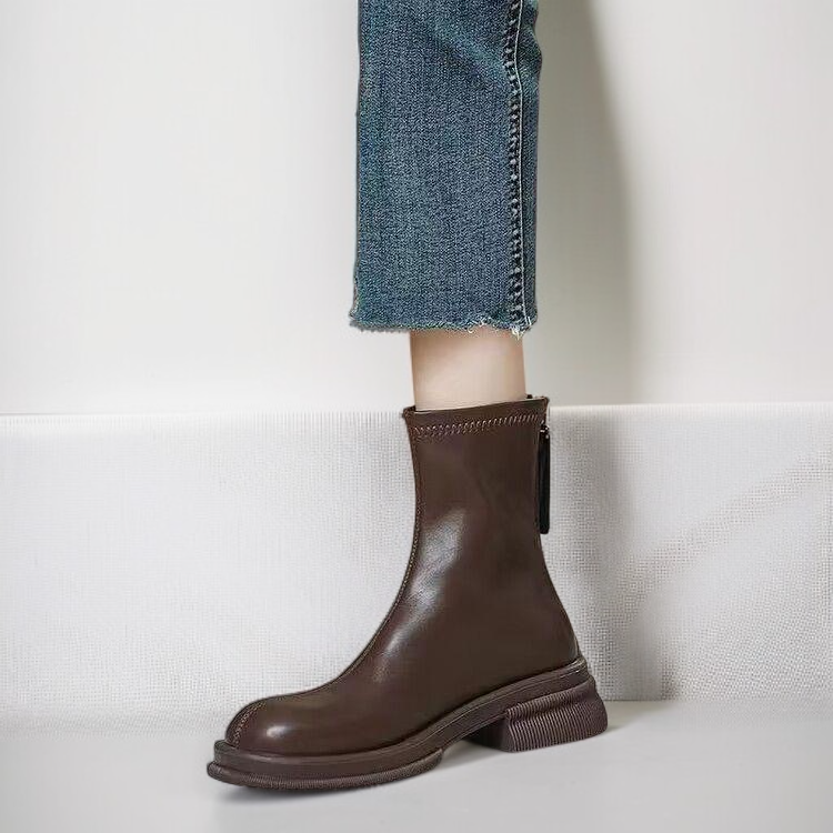 フリース裏地付きのスタイリッシュなアンクルブーツ