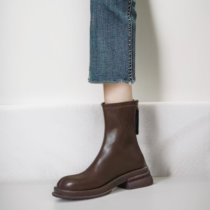 フリース裏地付きのスタイリッシュなアンクルブーツ