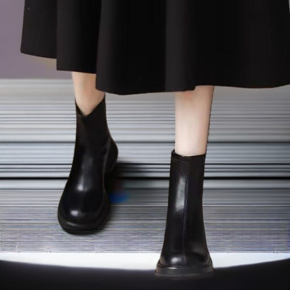 フリース裏地付きのスタイリッシュなアンクルブーツ