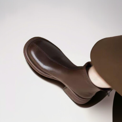 フリース裏地付きのスタイリッシュなアンクルブーツ