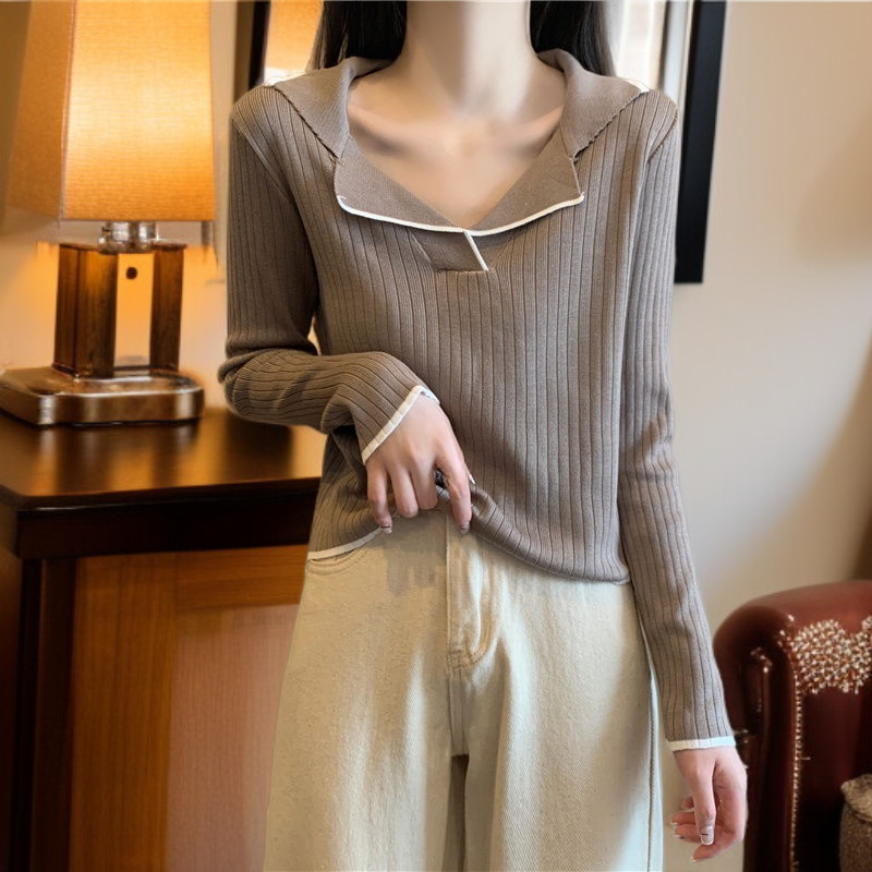 ユニークなデザイナーカラーセーター