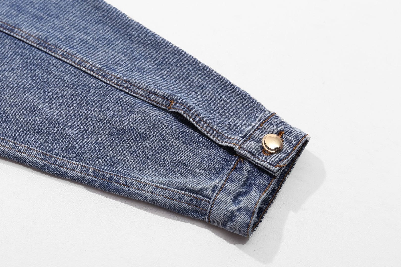 【Miumiu 公式旗艦店】ミュウミュウ  ジャケット パーカー  ご好評に付き再入荷！241216