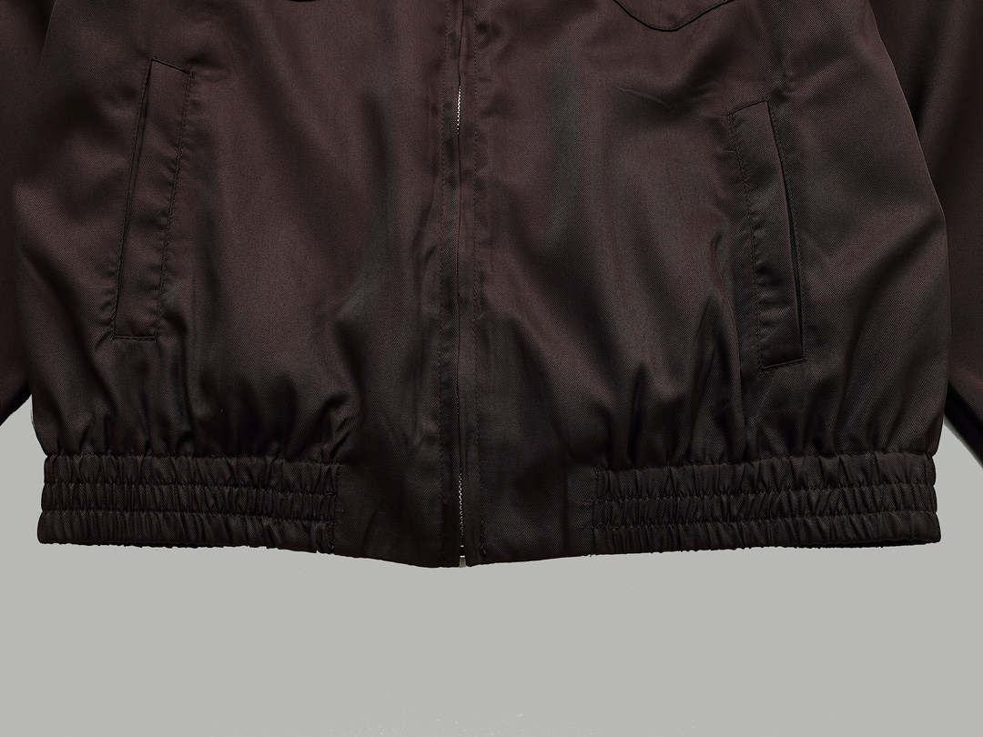 【Miumiu 公式旗艦店】ミュウミュウ  ジャケット パーカー スウェット ご好評に付き再入荷！241216