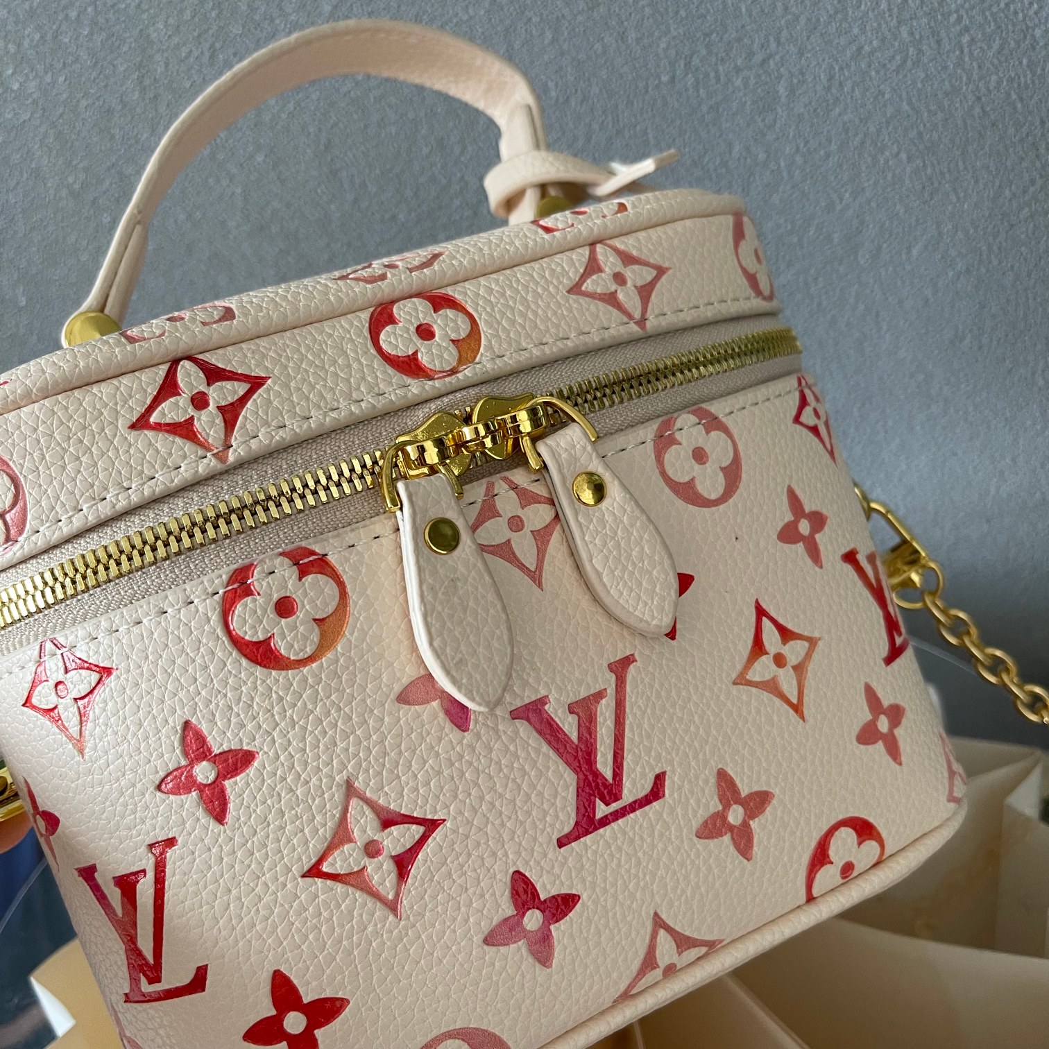 【2026】LV【LOUIS VUITTON 公式旗艦店】ルイヴィトン  ハンドバッグ  当日出荷 好評に付き再入荷！19*14*10CM   270911