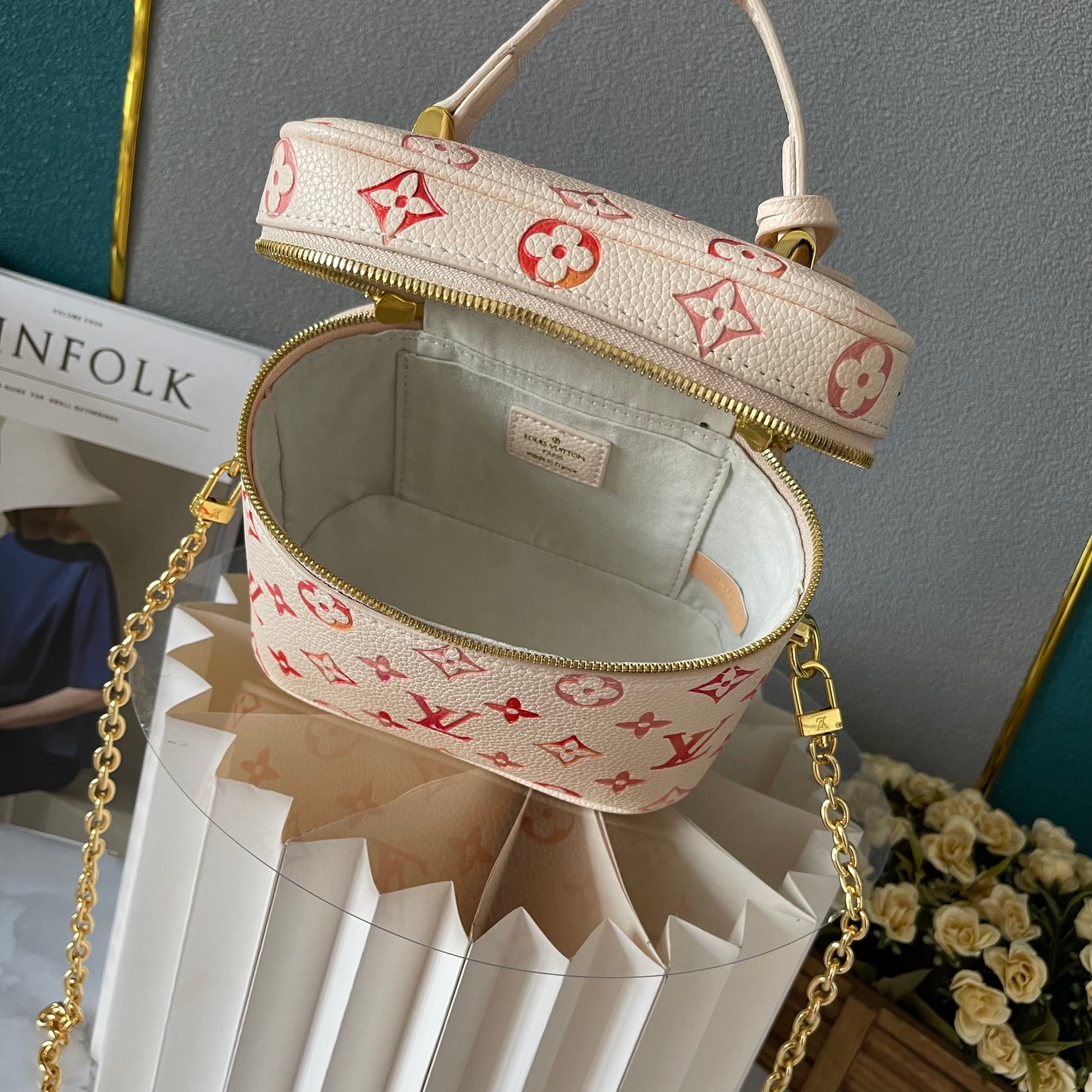 【2026】LV【LOUIS VUITTON 公式旗艦店】ルイヴィトン  ハンドバッグ  当日出荷 好評に付き再入荷！19*14*10CM   270911