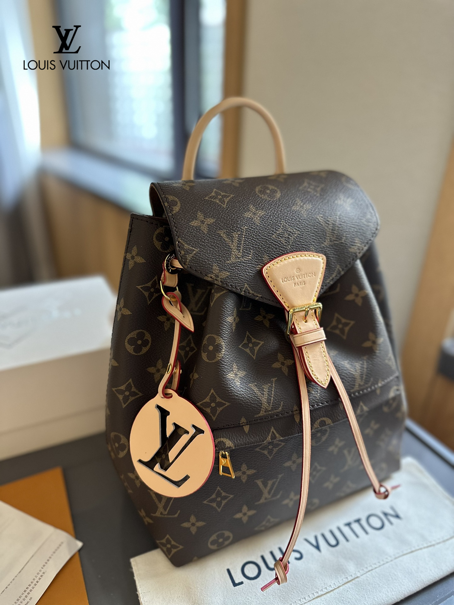 【2026】LV【LOUIS VUITTON 公式旗艦店】ルイヴィトン  リュックサック当日出荷 好評に付き再入荷！25*28CM  1240722