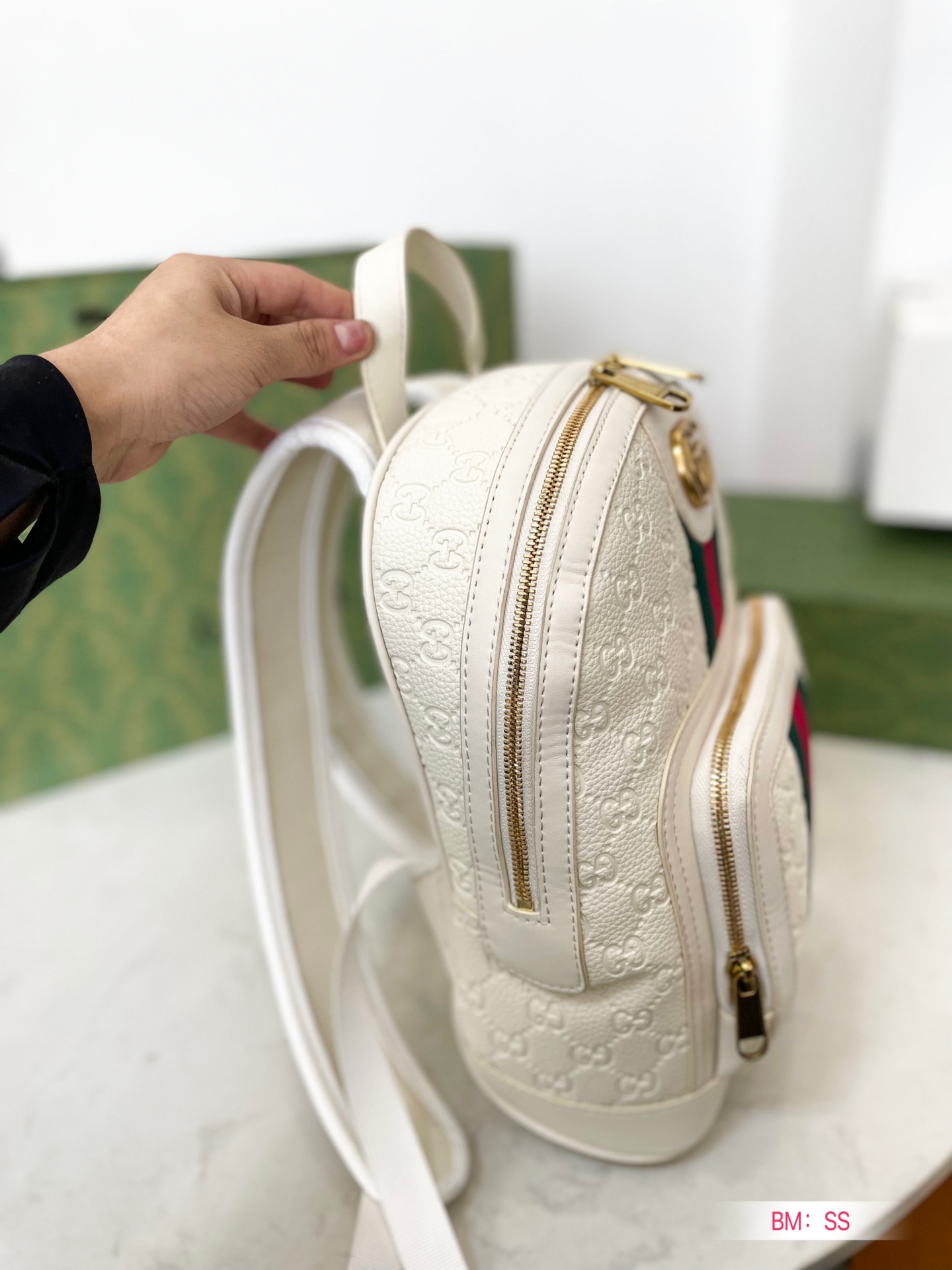 【2026】【GUCCI 公式旗艦店】グッチ  リュックサック 当日出荷 好評に付き再入荷！23*32CM